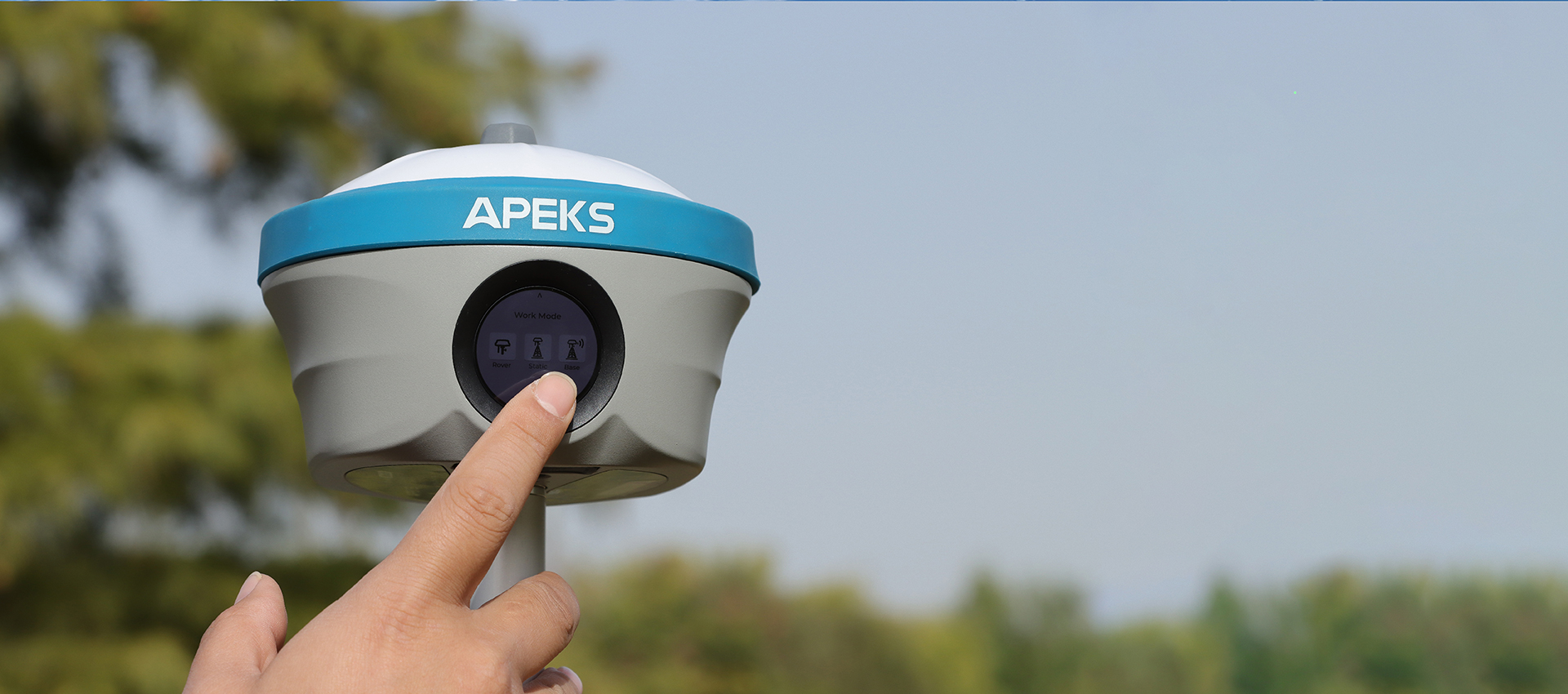 APEKS Max5 Base GNSS Receiver — 1.39 HD touchscreen